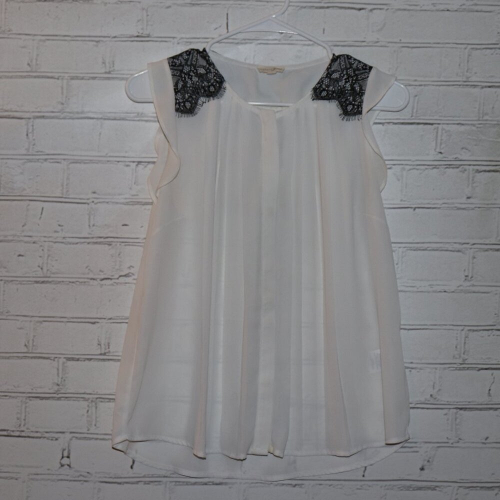 🤍🖤 Maison Jules White & Black Lace Blouse · Size Small